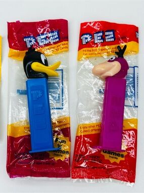 NOS Vintage PEZ Daffy Duck & Dino Flintstones Dispensers w Original Bags 1990s